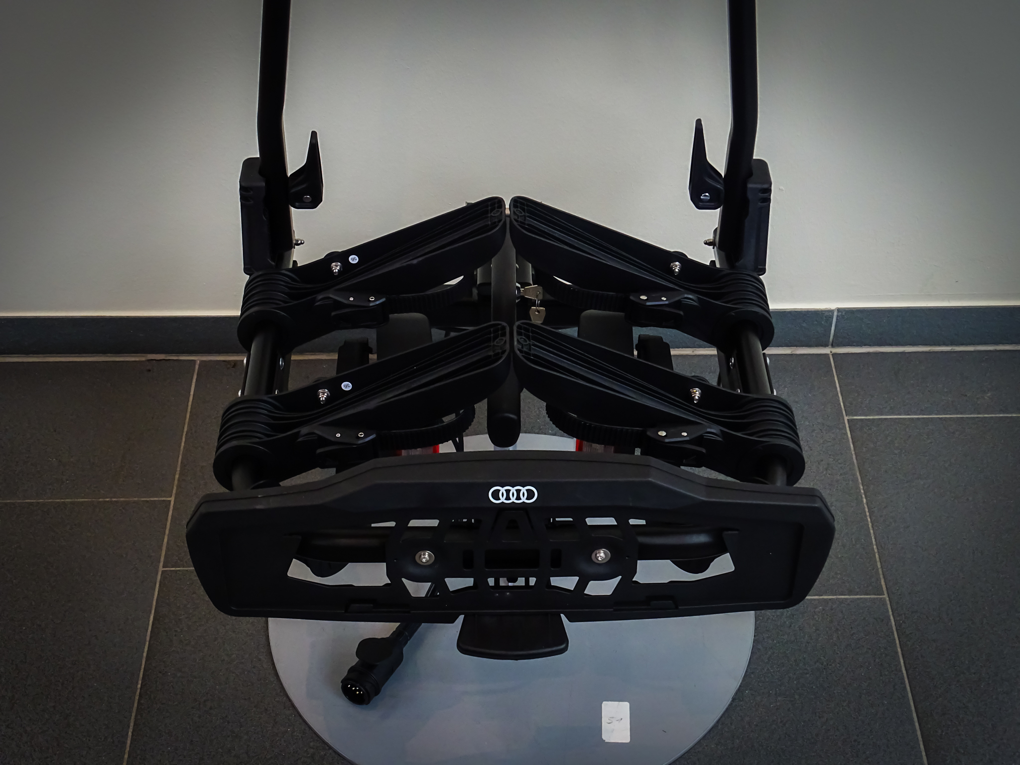 Original Audi - Fahrradträger für die Anhängevorrichtung (faltbar in  schwarz) - 8Y0071105